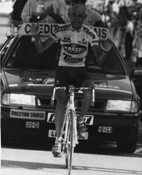 Dal 1995 al 1997 la carriera di Marco Pantani  caratterizzata da diversi successi alternati a rovinose cadute. Qui nella 12esima tappa del Tour &#39;95 vince all&#39;Alpe d&#39;Huez. Ma l&#39;anno era iniziato con un cindente automobilistico in cui era rimasto ferito ad un ginocchio. Concluder la Grande Boucle in tredicesima posizione in classifica generale. Penazzo